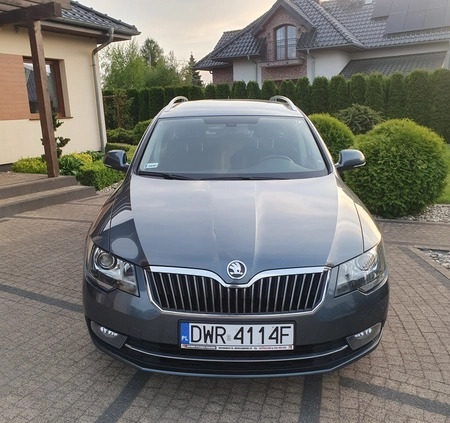 Skoda Superb cena 49500 przebieg: 248000, rok produkcji 2014 z Brzeg małe 154